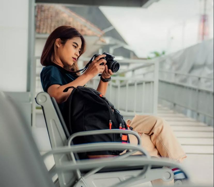 Potret close-up wanita dengan cahaya alami